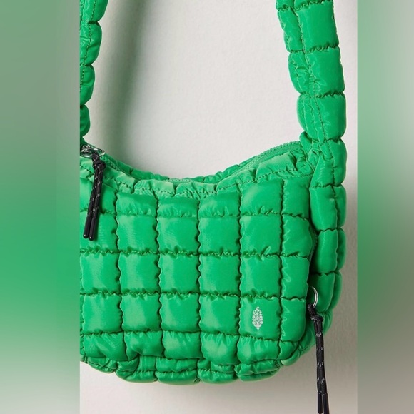Free People Quilted Carryall sling bag. NWT. Kelly green - Picture 3 of 6